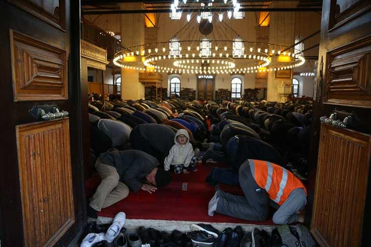 <p>2025 FİTRE HESAPLAMA</p>
<p> </p>
<p> </p>
<p> </p>
<p>1,2,3,4,5,6 kişi fitre ne kadar?</p>
<p> </p>
<p>1 Kişi; 180 TL</p>
<p> </p>
<p>2 Kişi; 360 TL</p>
<p> </p>
<p>3 Kişi; 540 TL</p>
<p> </p>
<p>4 Kişi; 720 TL</p>
<p> </p>
<p>5 Kişi; 900 TL</p>
<p> </p>
<p>6 Kişi; 1080 TL</p>