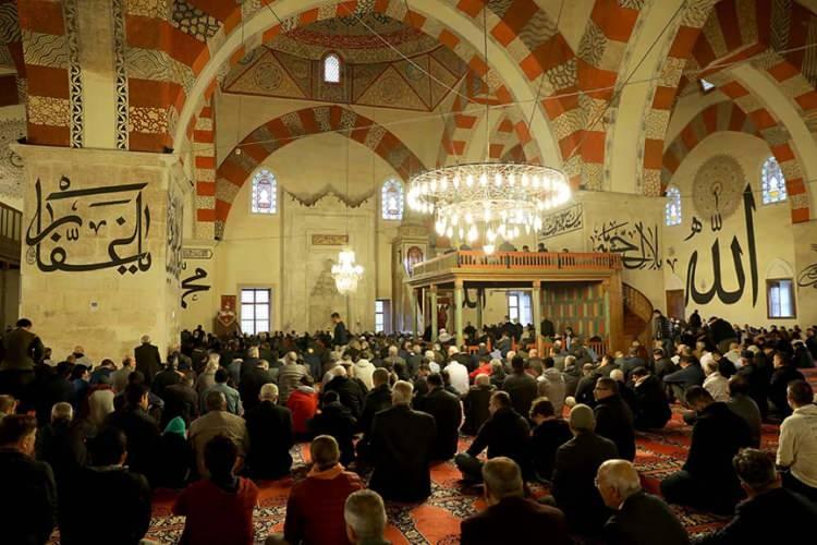 <p>2025 RAMAZAN BAYRAMI TARİHİ</p>
<p> </p>
<p>Ramazan Bayramının arefe günü bu yıl 29 Mart Cumartesi olacak. Bayram günleri ise şu şekilde;</p>
<p> </p>
<p>30 Mart 2025 Pazar Ramazan Bayramı (1. Gün)</p>
<p> </p>
<p>31 Mart 2025 Pazartesi Ramazan Bayramı (2. Gün)</p>
<p> </p>
<p>01 Nisan 2025 Salı Ramazan Bayramı (3. Gün)</p>