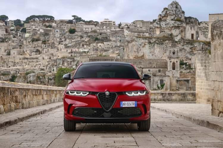 <p><strong><span style="color:#B22222">16) ALFA ROMEO - İtalya</span> | 211 SORUN</strong></p>