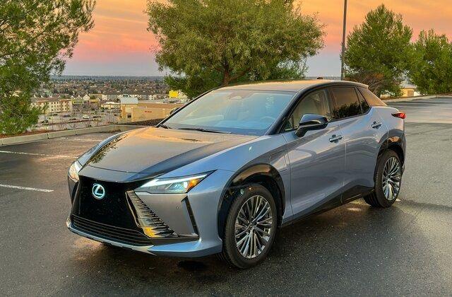 <p><strong><span style="color:#B22222">1)  LEXUS - Japonya</span>  |  100 Araç başına 140 SORUN</strong></p>
