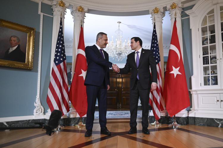 <p> </p>
<p>Böyle bir anlaşma aynı zamanda Amerika'nın Hasımlarıyla Yaptırımlar Yoluyla Mücadele Etme Yasası (CAATSA) kapsamında Türkiye'ye uygulanan yaptırımların da kaldırılmasını gerektirecektir.</p>