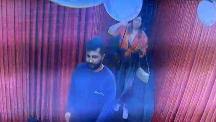 <p>Çinli turist Wengi Liu (33), İstanbul’u gezdirme bahanesiyle kendisini 58 bin 275 TL dolandıran ve 26 suç kaydı bulunan taksici Salih E.’den (29) şikayetçi oldu.</p>
<p> </p>