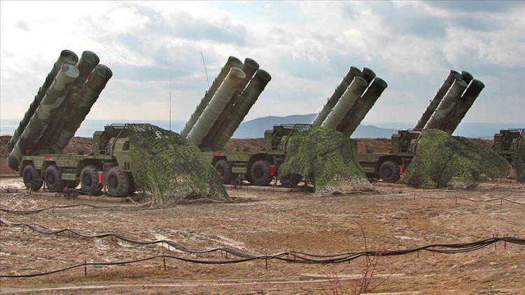 <p>S-400 alımına devam etmesi halinde F-35 programından çıkarılacağına dair açık ve tekrarlanan uyarılar alan Türkiye, yine de bunu yapmayı tercih etti. </p>

