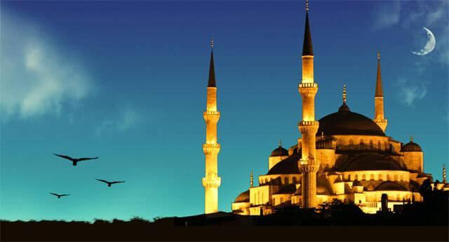 <p>• "<strong>Yavaş yavaş uğurluyoruz Ramazan'ı... Önce teravihi uğurladık, şimdi son sahurumuzu yaptık, son iftarımızla elveda ya şehri Ramazan diyeceğiz. Ne de çabuk geçti kutlu zaman dilimleri, daha dün yazmış gibiyim hoş geldin on bir ayın sultanı diye... Allah nice Ramazan'lara kavuşmayı ve çok daha iyi değerlendirmeyi nasip etsin hepimize. Şimdiden herkesin bayramını kutluyorum. Tatlı, huzurlu, mutlu bir bayram olsun...</strong>"</p>