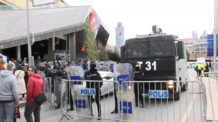<p><span style="color:rgb(0, 0, 0)">Şişli Belediyesi'ne kayyum olarak atanan Şişli Kaymakamı Cevdet Ertürkmen sabah saatlerinde belediyeye geldi. </span></p>