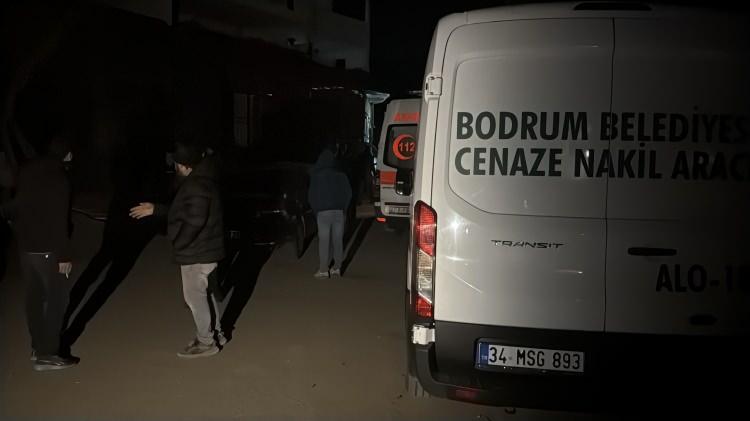 <p><span style="color:#A52A2A"><strong>BOĞAZI KESİLEREK ÖLDÜRÜLDÜ </strong></span></p>
<p>İhbarla bölgeye polis ve sağlık ekipleri sevk edildi. <strong>Yıldız'ın boğazı kesilerek öldürüldüğü belirlendi.</strong> </p>