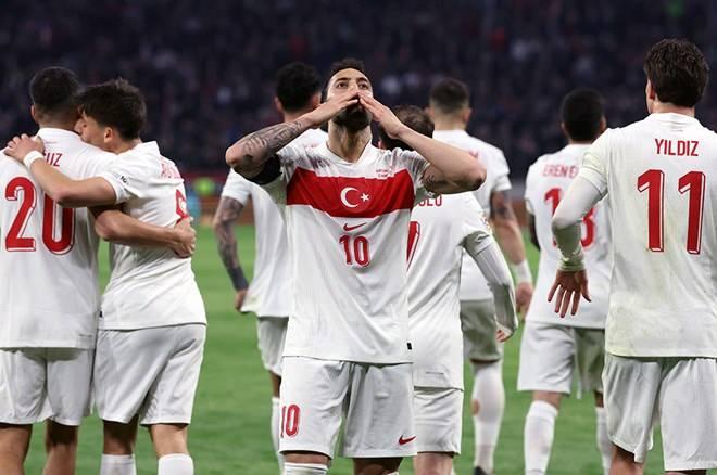 <p>Elemelerde gruplarını ilk sırada tamamlayan takımlar doğrudan Dünya Kupası'na katılım hakkı elde edecek. İkinci sırada yer alan takımlar ise play-off oynayacak.</p>