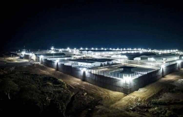<p>Latin Amerika'nın en büyük hapishanesi olan devasa tesiste, yaklaşık 15 bin mahkum bulunuyor. Hapishanenin kapasitesi ise 40 bin.</p>
