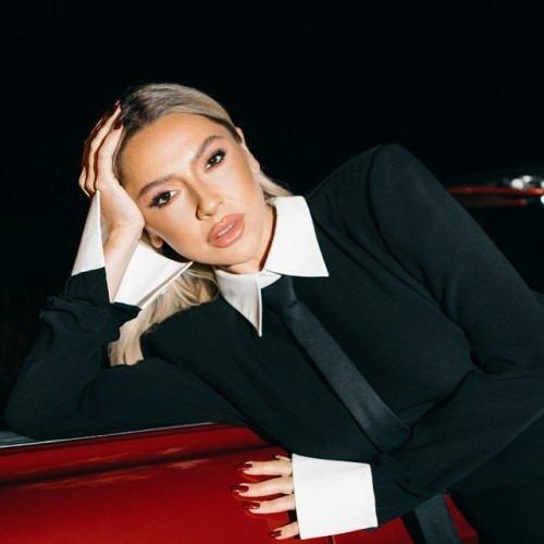 <p><span style="color:#B22222"><strong>HADİSE - 5 MİLYON LİRA</strong></span></p>
<p> </p>
<p>Sahnelerin en çok dikkat çeken isimlerinden Hadise, KKTC’de vereceği konser için 5 milyon lira kazanacak.</p>