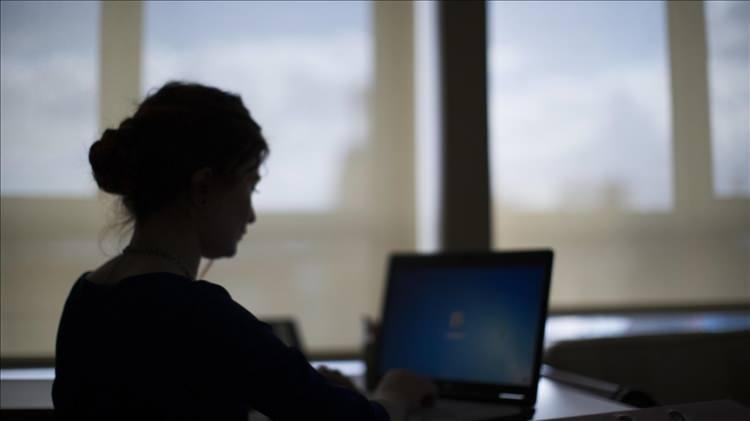<p>Deutsche Bank da geçen yıl maliyetleri düşürmek için 3 bin 500 destek personelini işten çıkarmasının ardından, 20 Mart'ta bu yıl 2 bin kişinin işine son verme kararı aldı.</p>