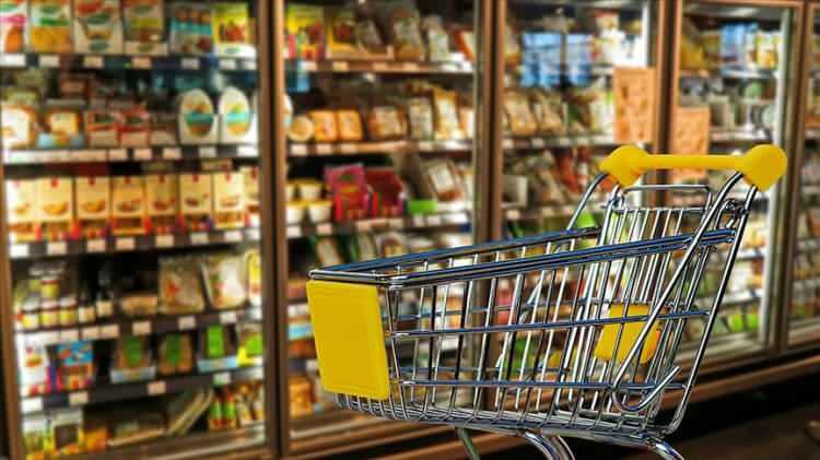 <p>İngiltere'nin en büyük süpermarket grubu Tesco, 29 Ocak'ta, tasarruf arayışı nedeniyle mağazalardan ve merkez ofisinden yaklaşık 400 kişiyi işten çıkarma kararı aldı.</p>