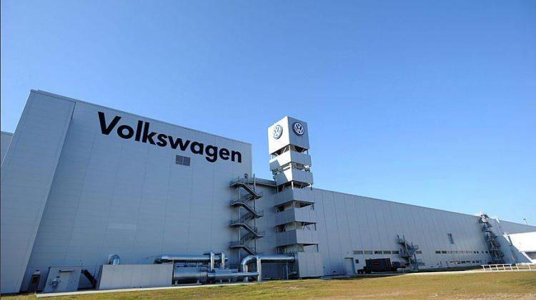 <p>Audi'nin ana şirketi Volkswagen de Aralık 2024'te 35 bin kişinin işten çıkarılmasını içeren bir maliyet düşürme programı başlatmıştı. Alman basınına göre Volkswagen, bu yıl sonuna kadar Cariad yazılım bölümünde 1600 personeli işten çıkarmayı planlıyor.</p>
<p> </p>