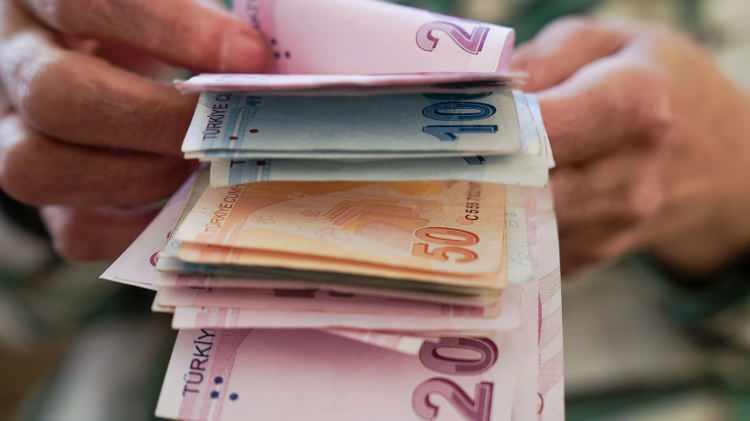 <p><strong>DOĞUM YARDIMI BAŞVURUSU NASIL YAPILIR?</strong></p>
<p> </p>
<p>Doğum Yardımı başvurusu, canlı doğumun gerçekleşmesinin ardından ilgili nüfus müdürlüğünde çocuğun Kimlik Paylaşım Sisteminde (KPS) kayıt işlemi yapıldıktan sonra "Doğum Yardımı Başvuru Dilekçesinin” eksiksiz olarak doldurulması ve imzalanmasının ardından şahsen, iadeli taahhütlü posta veya kargo yoluyla yapılır.</p>