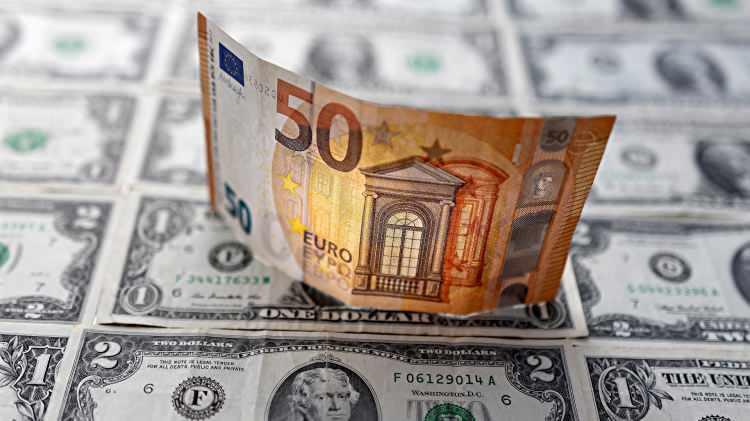 <p><strong>2.700 DOLAR</strong></p>