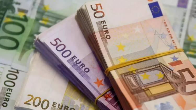 <p><strong>3.500 DOLAR </strong></p>