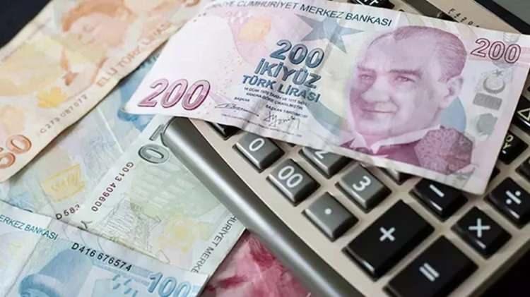 <p><strong>MİLYONLARCA EMEKLİ MERAKLA BEKLİYORDU</strong></p>
<p> </p>
<p>Sosyal Güvenlik Kurumu, emeklilerin bayram ikramiyesi fark ödemelerinin bugünden itibaren yapılacağını duyurdu.</p>