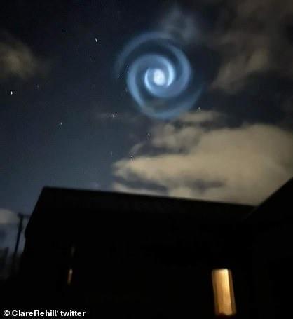 <p>Dünya atmosferinde rüzgar ve sürtünme nedeniyle böyle mükemmel şekillerin oluşmasının zor olduğunu belirten McDowell, <strong>“Uzayda ise hava olmadığından, bu spiral yüzlerce kilometre boyunca bozulmadan kalabiliyor” </strong>dedi.</p>
