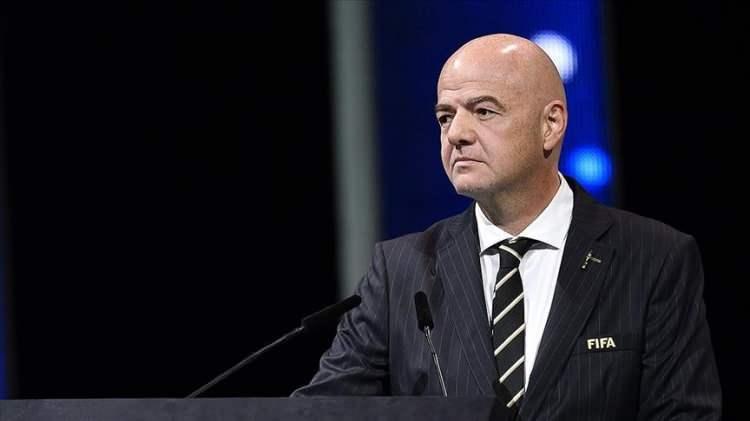 <p>FIFA Başkanı Gianni Infantino, maçların Kanada, Meksika ve ABD'de organize edileceğini aktardı.</p>