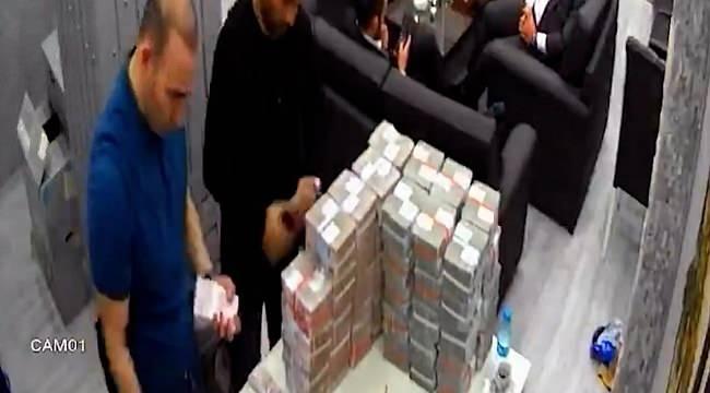 <p><strong>Halit Burak Atalan: </strong>Örgüte üye olma (220/2), rüşvet almak (252/2). Cezaevi: Marmara 4 No’lu L Tipi CİK</p>
<p><strong>Eyüp Subaşı:</strong> Örgüte üye olma (220/2), rüşvet vermek (252/1). Cezaevi: Marmara 5 No’lu L Tipi CİK</p>
<p><strong>Ahmet Köksal: </strong>Örgüte üye olma (220/2), rüşvet vermek (252/1). Cezaevi: Marmara 5 No’lu L Tipi CİK</p>
<p><strong>Yusuf İlbak: </strong>Örgüte üye olma (220/2), rüşvet vermek (252/1). Cezaevi: Marmara 5 No’lu L Tipi CİK</p>
<p><strong>Ali İlbak: </strong>Örgüte üye olma (220/2), rüşvet vermek (252/1). Cezaevi: Marmara 5 No’lu L Tipi CİK</p>
<p><strong>Mete Sarısaltun:</strong> Örgüte üye olma (220/2), rüşvet vermek (252/1). Cezaevi: Marmara 6 No’lu L Tipi CİK</p>
<p><strong>Kamil Timur Delibaş:</strong> Rüşvet vermek (252/1). Cezaevi: Marmara 6 No’lu L Tipi CİK</p>
<p><strong>Edip Cenk Ünalerzen: </strong>Rüşvet vermek (252/1), örgüte üye olma (220/2). Cezaevi: Marmara 6 No’lu L Tipi CİK</p>
<p><strong>Murat İlbak: </strong>Örgüte üye olma (220/2), rüşvet vermek (252/1). Cezaevi: Marmara 6 No’lu L Tipi CİK</p>
<p><strong>Umut Şenol: </strong>Örgüte üye olma (220/2), rüşvet vermek (252/1). Cezaevi: Marmara 6 No’lu L Tipi CİK</p>