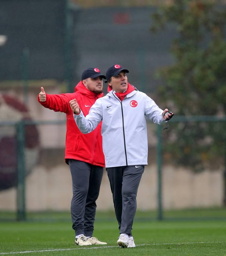<p>Montella yönetiminde son olarak Macaristan'ı Uluslar Ligi Play-Off'unda ilk maçta 3-1, rövanşta Budapeşte'de 3-0 yenerek tarihimizde ilk kez A Ligi'ne yükselmeyi başardık.</p>