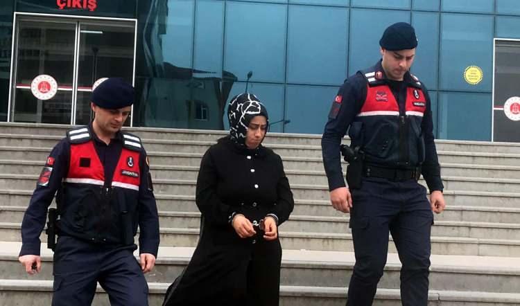 <p><span style="color:#A52A2A"><strong>YENGE YAKALANDI </strong></span></p>
<p>Jandarma ekipleri, İstanbul Halkalı'da düzenlenen operasyonda, yenge Seda Akkuş'u yakalayıp gözaltına aldı. </p>
