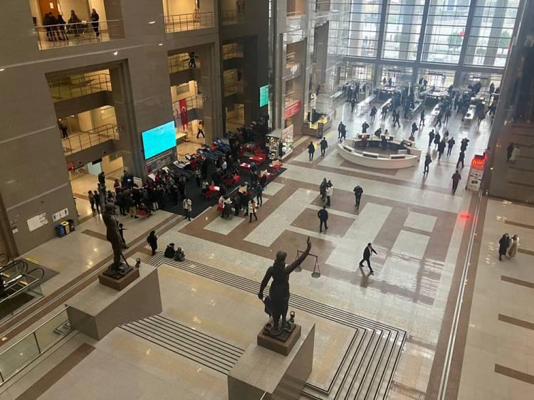 <p>Başsavcılığın İstanbul Sulh Ceza Hakimliği’ne yaptığı başvuru sonucunda, 14 kişi ile bazı şirketlerin mal varlıklarına el konulmasına karar verildi.</p>