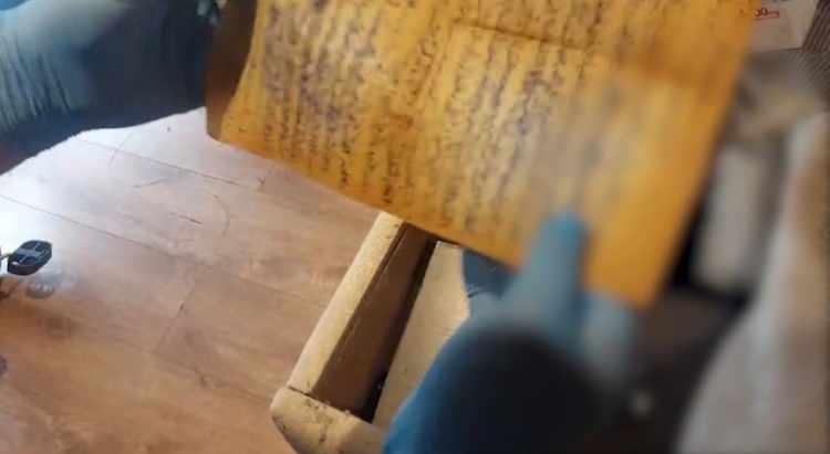 <p>Emniyetteki işlemlerinin ardından adliyeye sevk edilen şüphelilerden anne ve kızının da aralarında olduğu 15 şüpheli çıkarıldıkları mahkemede tutuklanarak cezaevine gönderildi. 11 şüpheli savcılık tarafından, 3 şüpheli ise adli kontrolle serbest bırakıldı. </p>
<p> </p>