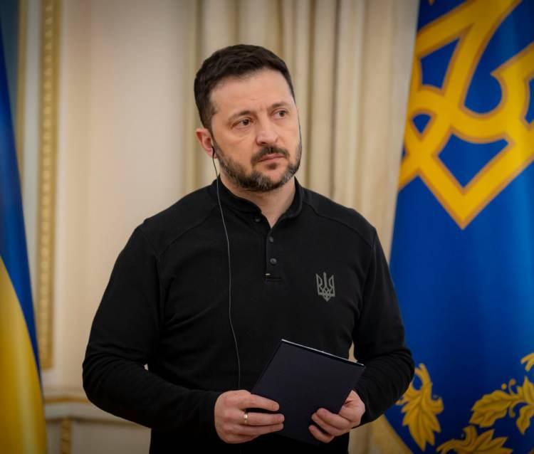 <p><strong>ZELENSKY: 46 BİNDEN FAZLA UKRAYNA ASKERİ ÖLDÜ</strong></p>
<p>Cuma günkü iade, geçen Ekim ayından bu yana 500 veya daha fazla Ukraynalı askerin naaşının geri alındığı en az yedinci operasyon oldu. Ukrayna Devlet Başkanı Volodymyr Zelensky, şu ana kadar 46 binden fazla askerin öldüğünü ve 380 binden fazla kişinin yaralandığını açıkladı.</p>