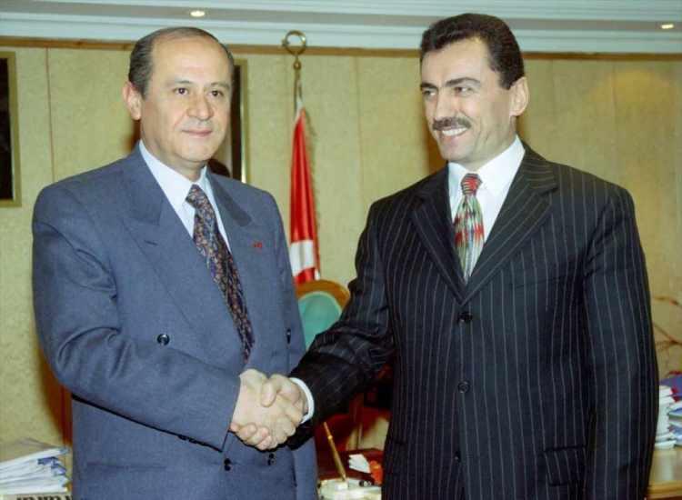 <p>D&ouml;nemin BBP Genel Başkanı Yazıcıoğlu, 10 Ocak 1998'de MHP Genel Başkanı Devlet Bah&ccedil;eli'yi ziyaret etmişti. (Arşiv)</p>
