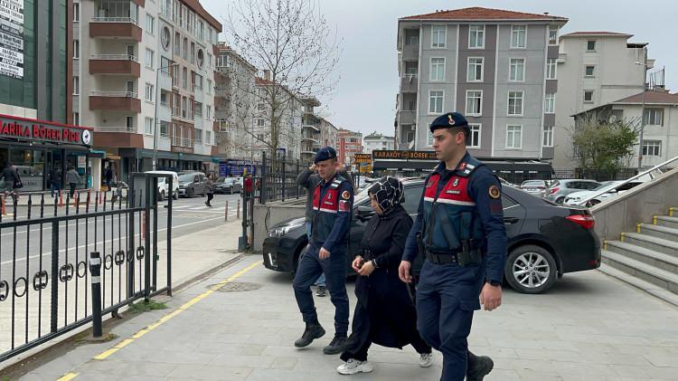 <p><span style="color:#A52A2A"><strong>1 TUTUKLU</strong></span> </p>

<p>Seda Akkuş, jandarmadaki işlemlerinin ardından pazartesi günü sevk edildiği adliyede çıkarıldığı mahkemede tutuklandı. </p>
