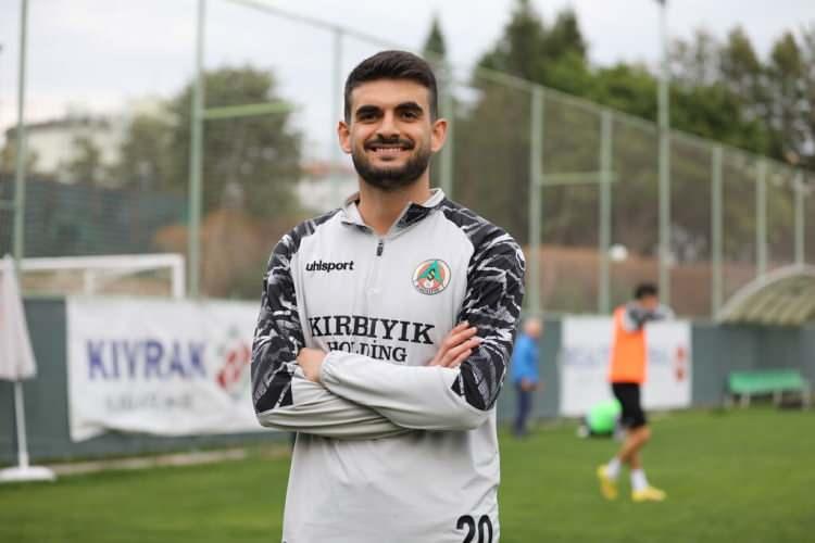 <p>* Fatih Aksoy | 27 yaş | Alanyaspor<br />
<br />
* 1.5 Milyon Euro</p>
