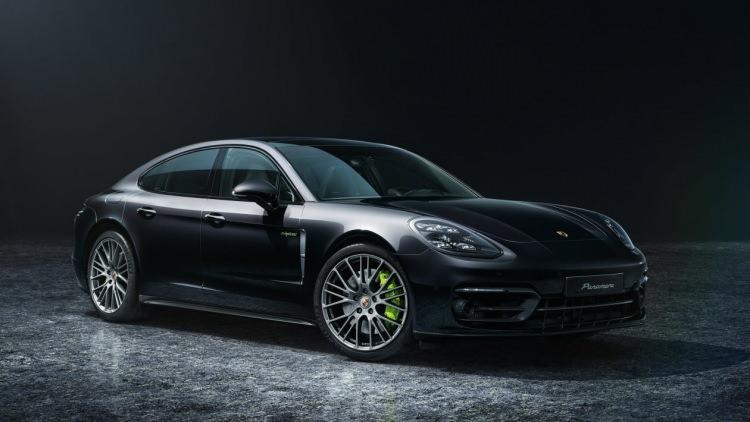 <p>Porsche Panamera 4 Platinum Edition - Muhammen Bedel (KDV Hariç) - 13.950.000 TL</p>