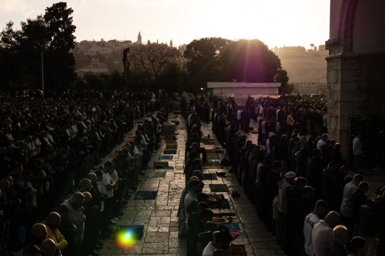 <p>İŞGALCİ İSRAİL, RAMAZAN BOYUNCA KISITLAMALAR UYGULADI</p>

<p><br />
İsrail ramazan boyunca Mescid-i Aksa'da bazı kısıtlamalar uygulamıştı.</p>

<p> </p>
