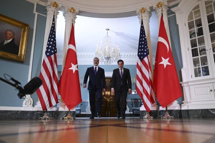 <p>Mektupta Amerikan Helen Enstitüsü (AHI), Ankara'nın, satın aldığı ve CAATSA yaptırımlarının devreye girmesine neden olan Rus S-400 sisteminden vazgeçse bile F-35 programına geri dönmesine kesin bir şekilde karşı olduğunu ifade ediyor.</p>
