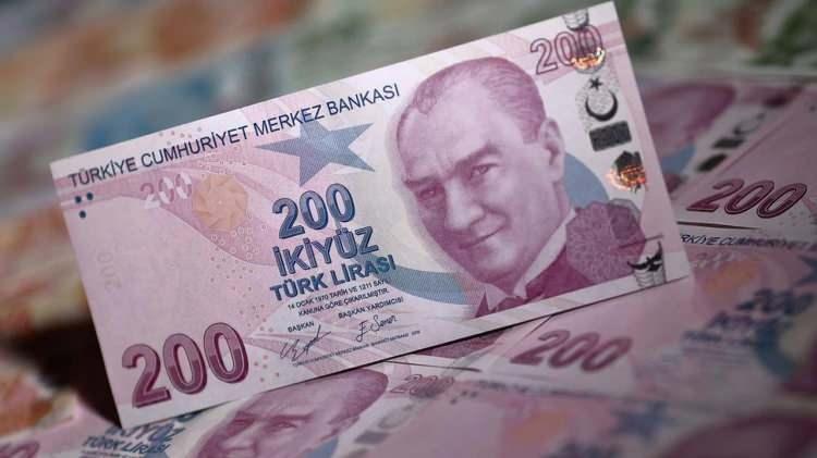 <p>Bu nedenle emeklilerin bayram ikramiyesi zamsız yani 3 bin TL olarak hesaplara yatırılmıştı.</p>