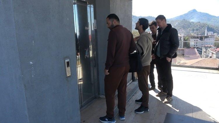 <p>Çalışmalar sonrası ilçe merkezi ile 2 mahalle arasındaki dik yamaca 50 metre uzunluğunda asansör sistemi inşa edildi. </p>