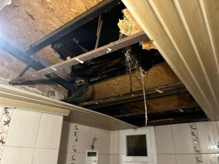 <p>Efeler, Koçarlı ve İncirliova ilçelerinde dün akşam saatlerinde etkili olan sağanak ve kuvvetli rüzgar hayatı olumsuz etkiledi. </p>