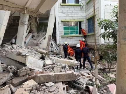 <p>Myanmar'ın orta kesimindeki Sagaing bölgesi yakınlarında 7,7 ve 6,4 büyüklüğünde iki deprem meydana gelmişti.</p>