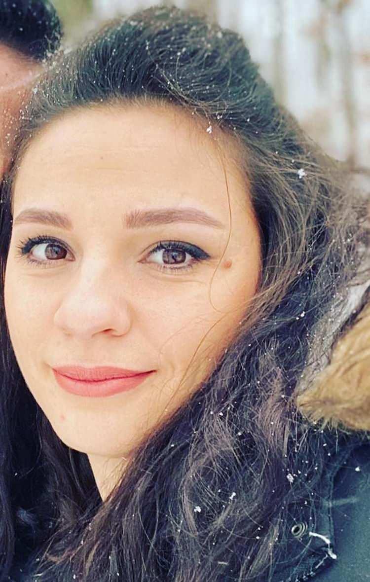 <p>Mesaj sonrası annesinin yaşadığı daireye çıkan Tunalı da amcası tarafından tabancayla vuruldu.</p>