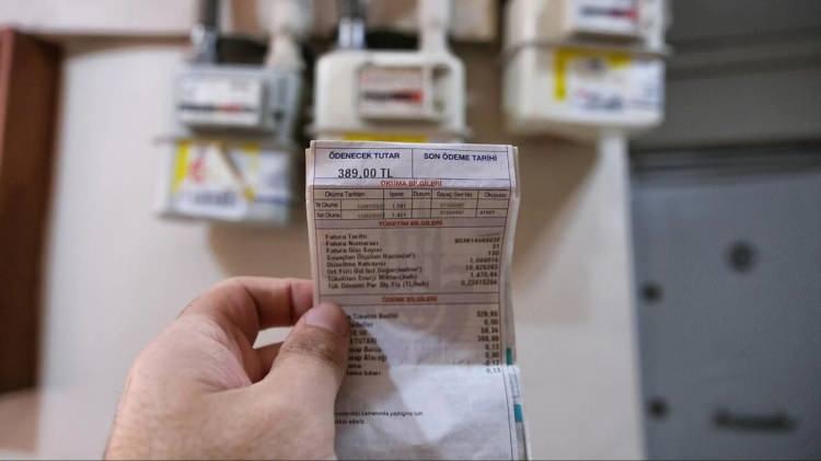 <p>Yeni tarifeyle ortalama tüketimin üstüne çıkan aboneler, gerçek maliyet üzerinden ücret ödeyecek. Altında kalanlar ise devlet destekli mevcut fiyatlardan faydalanacak. Yeni tarifenin bu yıl sonuna doğru uygulanmaya başlanması bekleniyor.</p>
<p> </p>