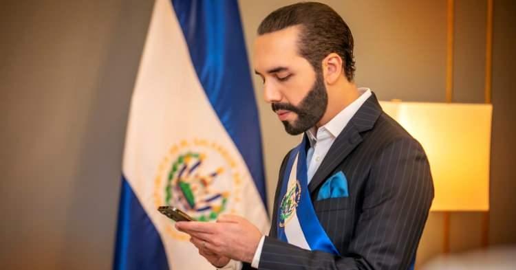 <p><strong>BUKALE'NİN GÜVENLİK POLİTİKALARI İŞE YARAMAYA BAŞLADI</strong></p>

<p> </p>

<p>Son yıllarda Başkan Nayib Bukele'nin başlattığı sert güvenlik politikaları sayesinde on binlerce çete üyesi tutuklandı. 2022’den itibaren uygulanan olağanüstü hal kapsamında, El Salvador'da suçla bağlantılı olduğu düşünülen 70 binden fazla kişi yakalanarak cezaevlerine gönderildi. Rakamlar, ülkeyi en çok suçlunun yakalandığı ülkelerden biri hâline getirdi.</p>
