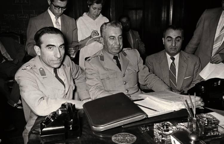 <p>Türkeş, 1944'te "Muzaffer Şükriye" ile evlendi. Bu evlilikten Ayzit, Umay, Selcen, Sevenbige (Çağrı) ve Yıldırım Tuğrul adlı çocukları olan Türkeş, 1974'te eşini kaybetti.</p>
<p> </p>
