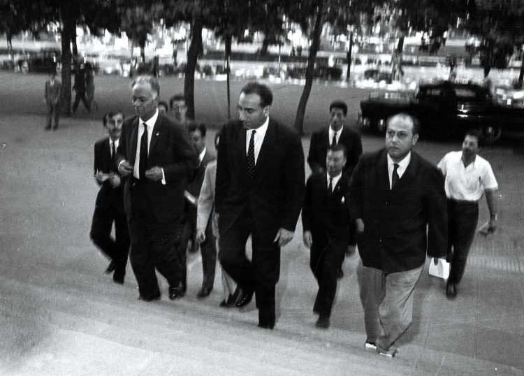 <p>1944'te üsteğmen rütbesindeyken Nihal Atsız ve Nejdet Sançar ile "Irkçılık-Turancılık" davasından yargılanan Türkeş, 9 ay 10 gün Tophane Askeri Hapishanesi'nde kaldı. 1945'te de Askeri Yargıtay kararıyla tahliye edilen Türkeş, 1947'de bu davada beraat etti.</p>
<p> </p>
