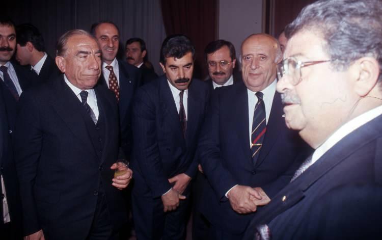 <p>Kısa bir süre sonra Talat Aydemir'in giriştiği darbe teşebbüsüne karıştığı iddiasıyla tutuklanan ve Mamak Askeri Cezaevi'nde 4 ay hücre hapsinde yatan Türkeş, yargılandı ve beraat etti.</p>
<p> </p>
