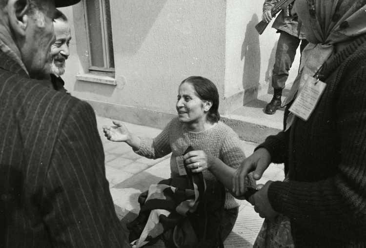 <p>Türkeş, ilki 31 Mart 1975 -13 Haziran 1977 yılları, ikincisi de 1 Ağustos - 31 Aralık 1977 tarihlerinde, Süleyman Demirel başkanlığında kurulan koalisyon hükümetlerinde MHP Genel Başkanı olarak, başbakan yardımcılığı ve devlet bakanlığı yaptı.</p>
<p> </p>
