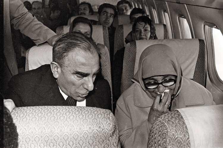 <p>1992'de 12 Eylül'ün kapattığı partilerin tekrar açılabilmesine ilişkin değişikliğin ardından MHP'nin son kurultay delegeleri, MHP'nin isim ve amblemini MÇP'nin kullanabilmesine karar verdi.</p>
<p> </p>
<p>Bu çerçevede, 1992'de yapılan MÇP'nin 4. Olağanüstü Kurultayı'nda partinin adı MHP, amblemi üç hilal olarak değiştirildi, genel başkanlığa tekrar Alparslan Türkeş seçildi.</p>
