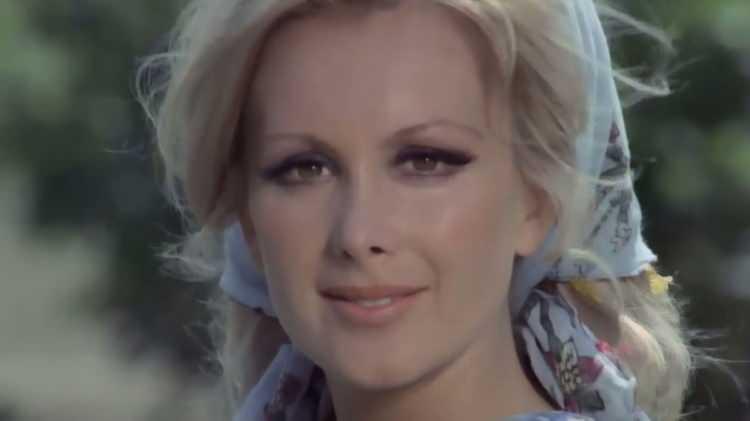 <p><strong><span style="color:#B22222">FİLİZ AKIN&nbsp; -&nbsp; Oyuncu, yazar</span>&nbsp; |&nbsp; 21 MART</strong></p>
