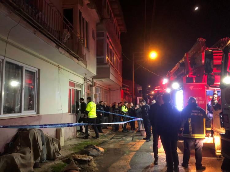 <p>Hayatlarını kaybeden 5 aylık Sevginur bebek ve 4 yaşındaki ağabeyi Efe'nin cenazesi otopsi için Bursa Adli Tıp Kurumu Morgu'na kaldırıldı. </p>
