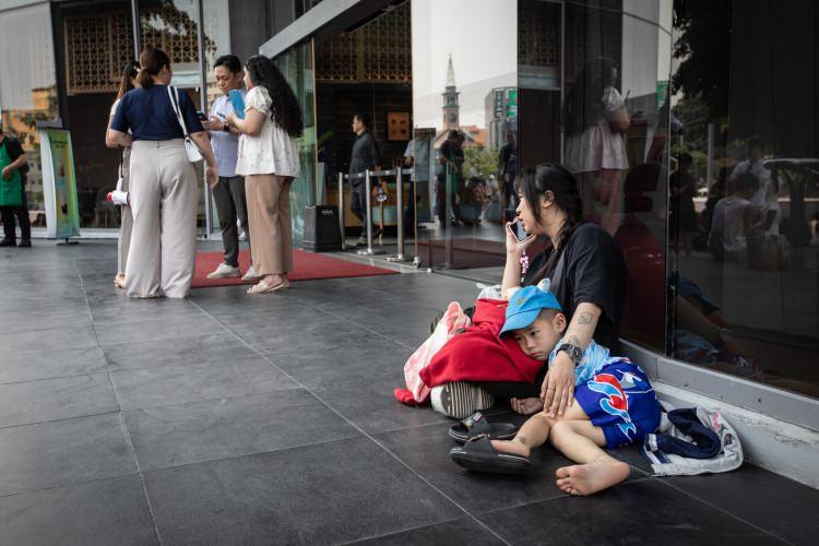 <p>Myanmar’da meydana gelen 7.7 büyüklüğündeki depremden 60 saat sonra bir kadının enkazdan canlı çıkarıldığı belirtildi.</p>