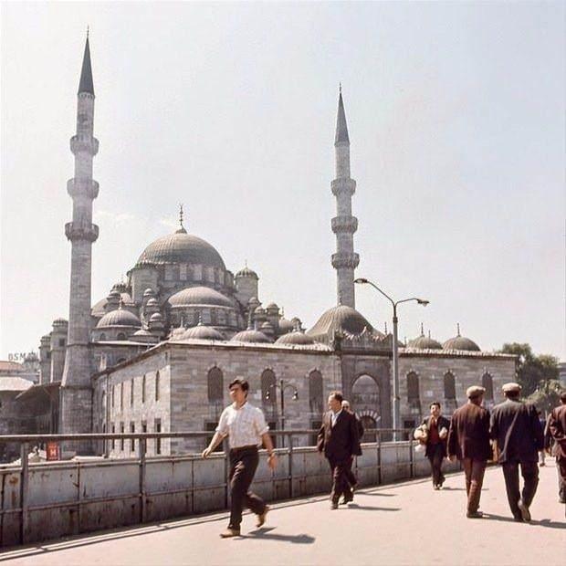 <p><span style="color:#B22222"><strong>YENİ CAMİİ </strong></span><strong> | Eminönü</strong></p>